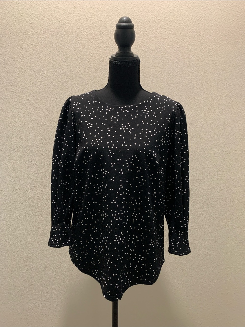 Melloday (Nordstrom Brand) Black Long-Sleeve Dot-Print Crew Neck Top (Size S)